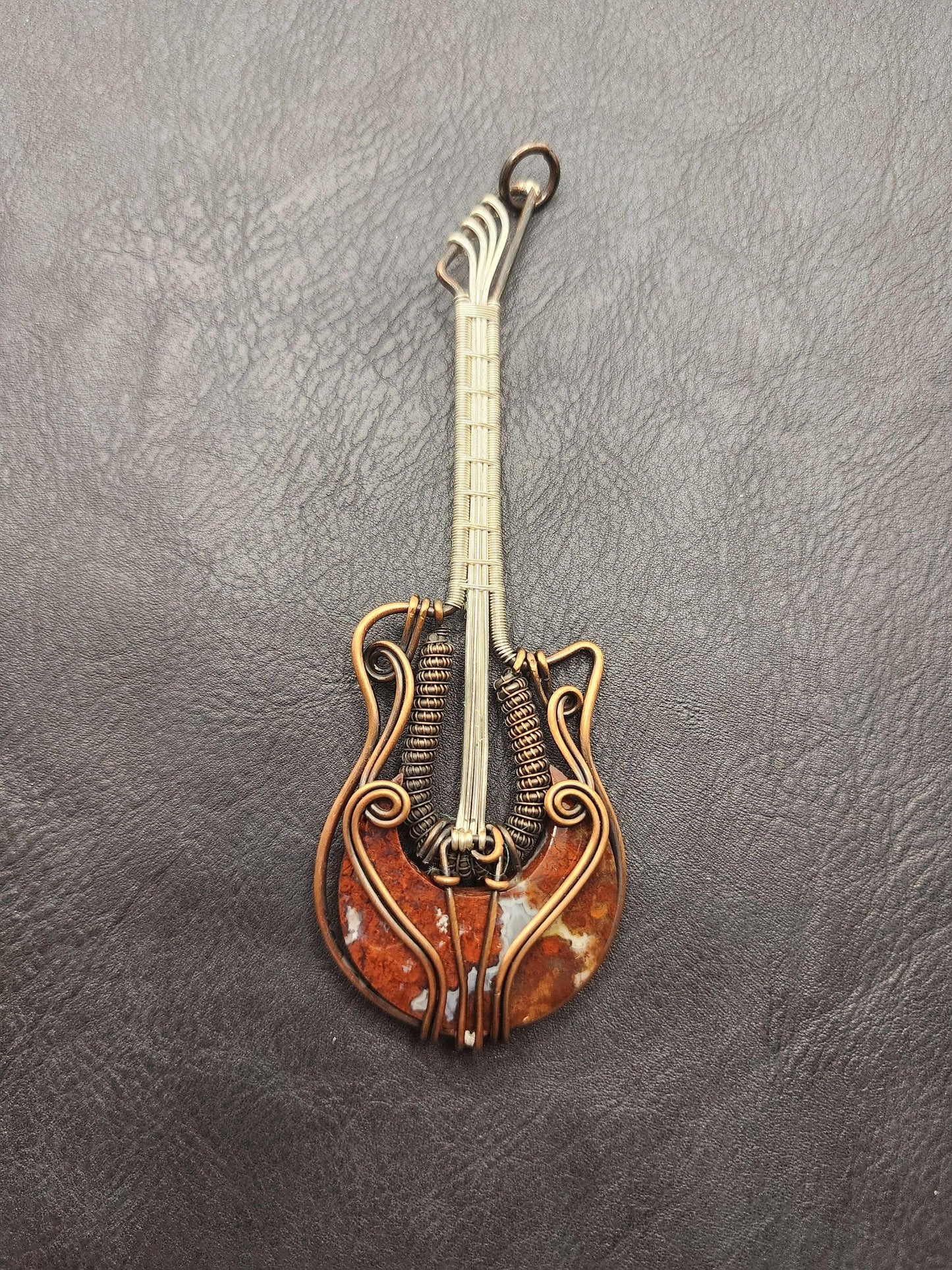 Wire Wrapped guitar with agate stone - SG1 - Beaunique Boutique